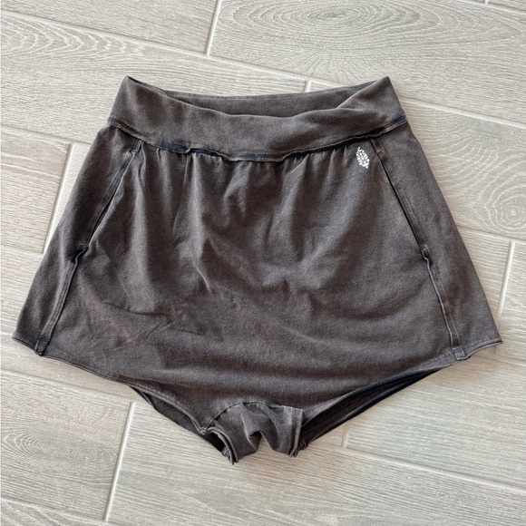 FREE PEOPLE FREE MOVEMENT Hot Shot Harem Shorts Size Medium GUC - Picture 5 of 7